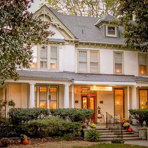 Magnolia House 3*, Hampton ABD